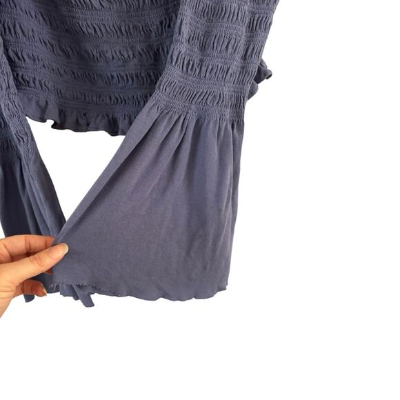 Urban Outfitters UO Blue Smocked Off The Shoulder Bell Sleeve Crop Top Sz Large - Picture 4 of 7